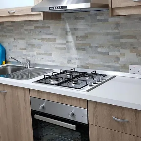 Nicely Furnished Studio Apt In Apartment